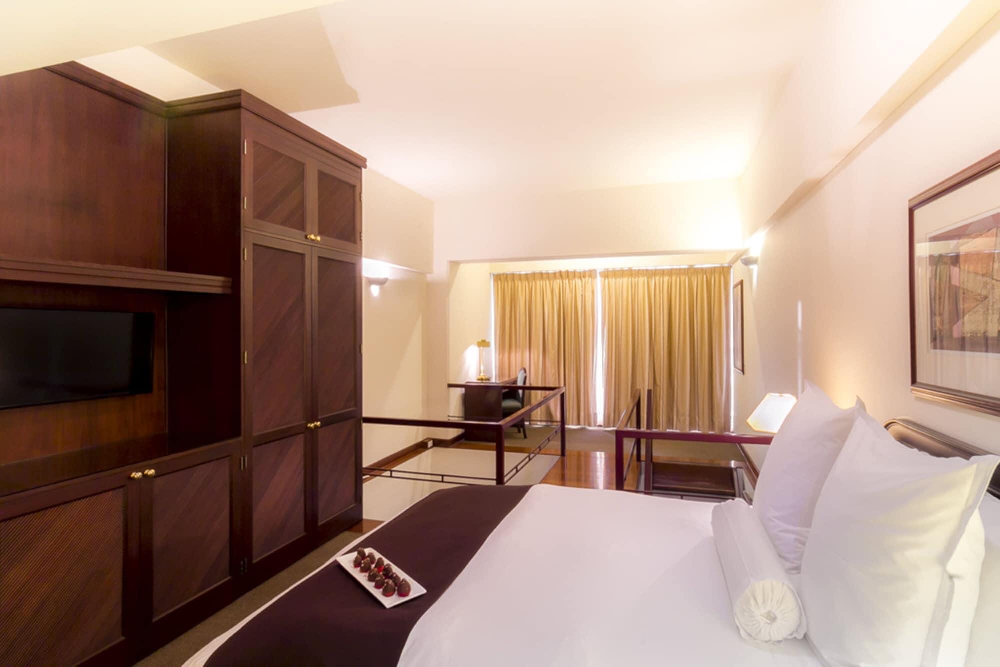 Thunderbird Hotel Fiesta & Casino Ліма Номер фото